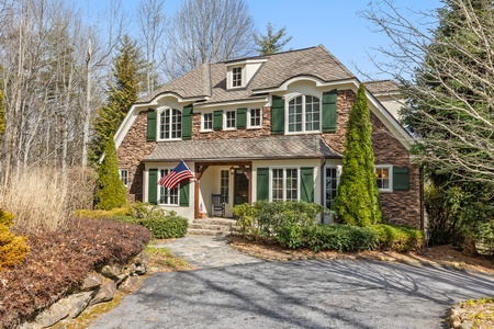 English Tee at Trillium Links - A Quintessential English Country Villa