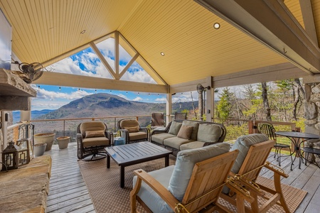 Honey Bear Ridge - An Exceptional View Home in Continental Cliffs