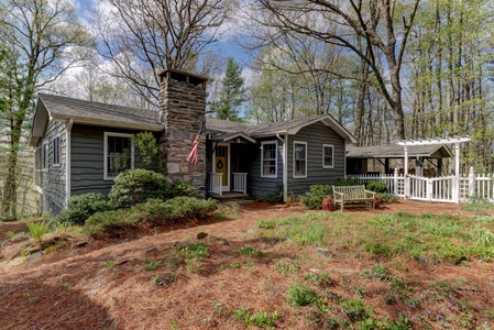 Estes Cottage - Cozy Mirror Lake Cottage