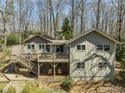 Duck's Nest 3BR: Modern Creekside Retreat