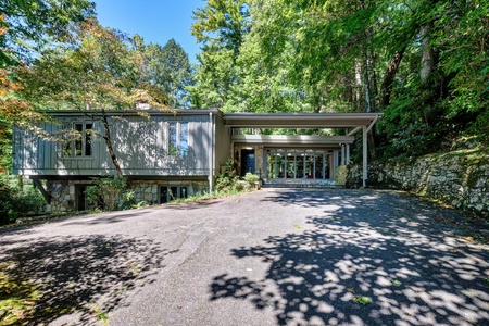 Falling Waters - Serene Natural Getaway