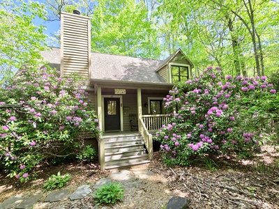 Sleepy Bear Cabin: Tranquil Mountain Cabin w/ Screened Porch in Wildwood Forest