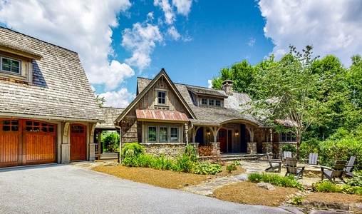 Cross Creek Retreat - Luxury Home in the Mountains