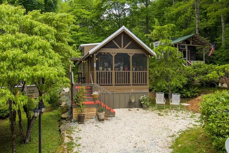 Carolina Cozy  — Easy walk to Main Street Highlands!