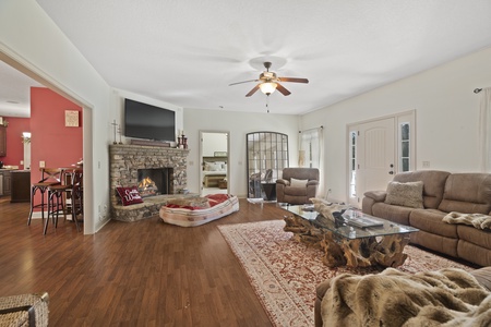 Summer Snow - Large family Home