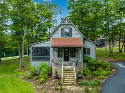 Dragonfly Cottage - Dog Friendly, Enclosed Yard Area, Community Perks