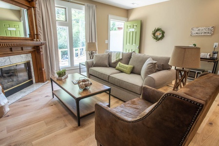 In Town - Suite 3 Into the Woods - 2 Blocks from Main Street