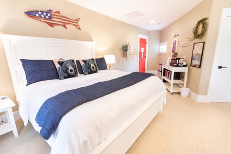 In Town - Suite 6 Whiteside - 2 Blocks from Main Street
