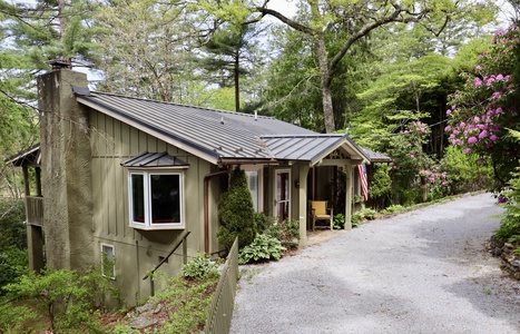 Acorn Cabin: Mountain Cottage with Private Deck | Peek at Lake Sequoyah