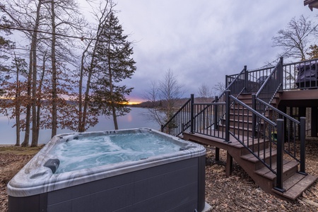 New hot tub added January 2024!