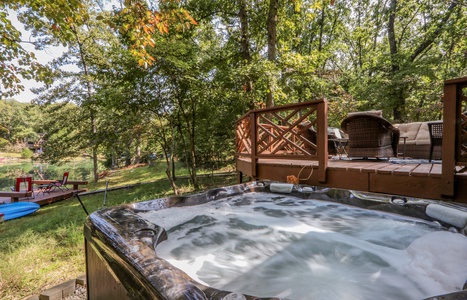 Private Lakeside Hot Tub!