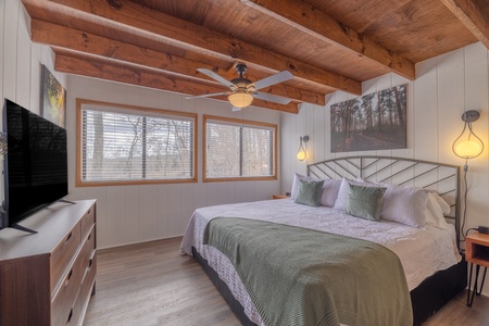 Bedroom 1 -Located on the first floor and connected to the passthrough bathroom, the Forest room is reminiscent of the wooded paradise that surrounds you.