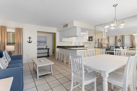 Dining/Kitchen Area