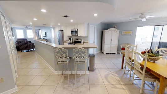 Kitchen/Dining Area