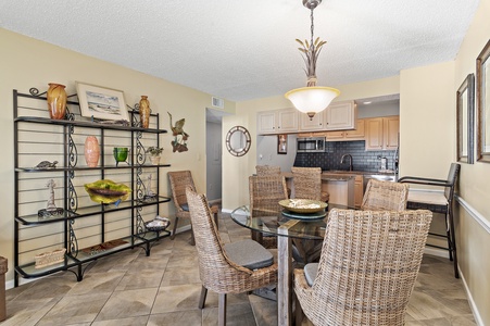 Dining & Kitchen Area