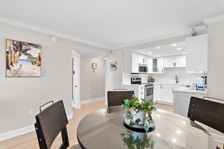 Dining & Kitchen Area