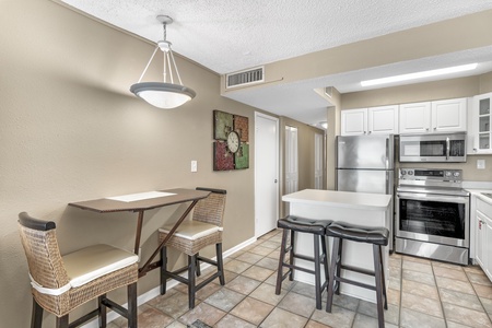 Kitchen / Dining Area