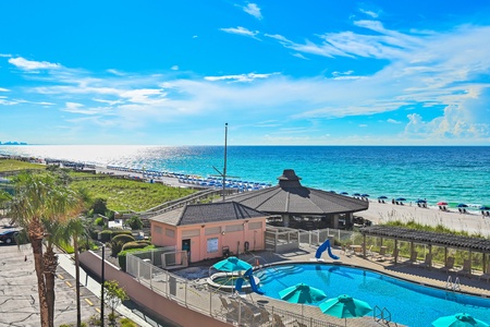 Balcony View Pool/Coastline