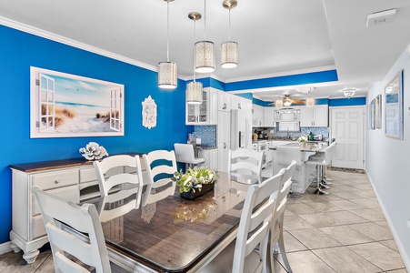 Dining & Kitchen Area