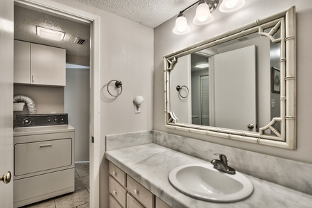 Bathroom/Washer/Dryer