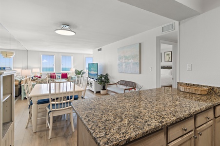 Kitchen/Dining Area