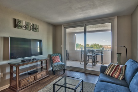 Living Room/Balcony