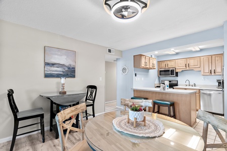 Dining & Kitchen Area