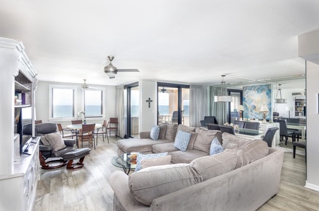 Living Room/Dining Area