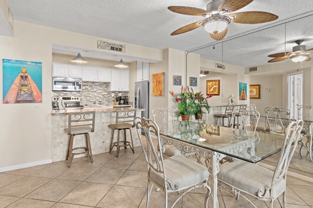 Dining/Kitchen Area