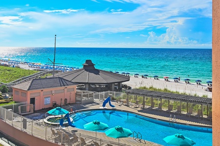 Balcony View Pool/Coastline