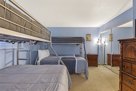 Entry room with two queen/twin bunk beds