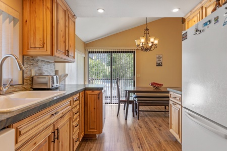 Large kitchen, great for groups and families