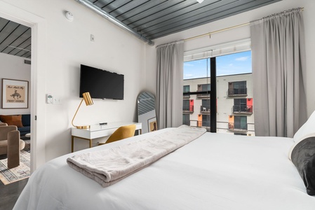 049-3550 Main-Houston-6127 0825