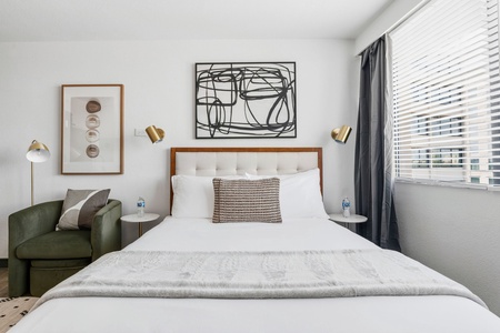 The Levy #0309 | Chic studio w/ gym | Upper Kirby