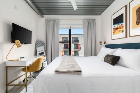 048-3550 Main-Houston-6127 0825