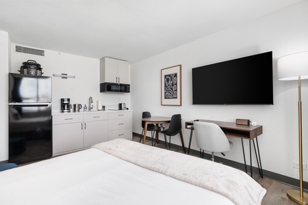 064-2828 Southwest Fwy-Houston Unit 420 10-25