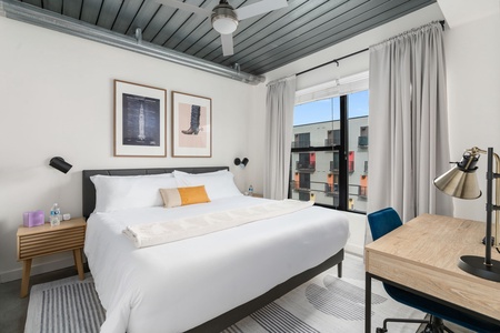 038-3550 Main-Houston-6127 0825