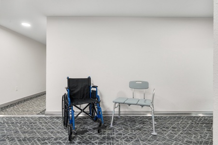 Ensuring your comfort: Wheelchairs and shower chairs are available upon request (subject to availability).