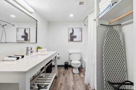 039-2828 Southwest Fwy-Houston Unit 411 10-25