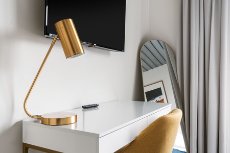 050-3550 Main-Houston-6127 0825