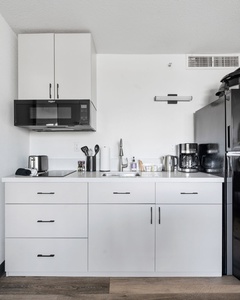 037-2828 Southwest Fwy-Houston Unit 411 10-25