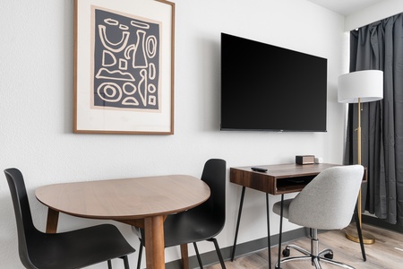 068-2828 Southwest Fwy-Houston Unit 420 10-25