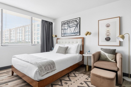 The Levy #0301 | Trendy studio w/ desk | Upper Kirby