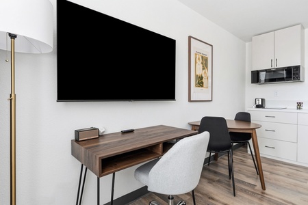 048-2828 Southwest Fwy-Houston Unit 419 10-25