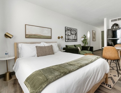 The Levy #0308 | Vibrant studio escape | Upper Kirby