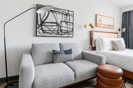 The Levy #0327 | Stylish studio w/ gym | Upper Kirby