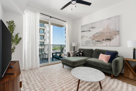 Resia Ten Oaks #02904 | Bright 1BR w/ views | Energy Corridor