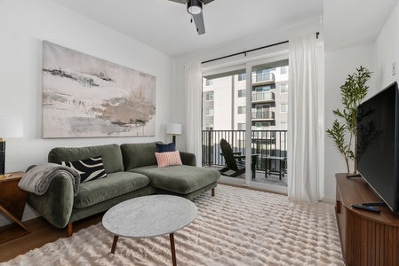 Resia Ten Oaks #02910 | Sunlit 1BR w/ balcony | Energy Corridor