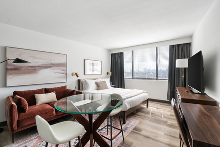 The Levy #0415 | Studio w/ pool & gym | Upper Kirby