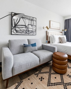 025-2828 Southwest Fwy-Houston Unit 411 10-25